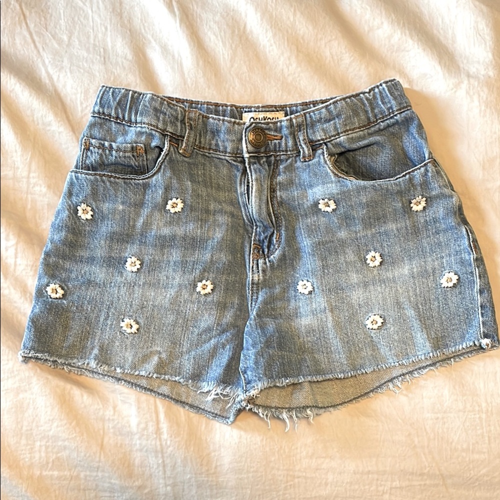 🌼 Embroidered Flower Denim Shorts